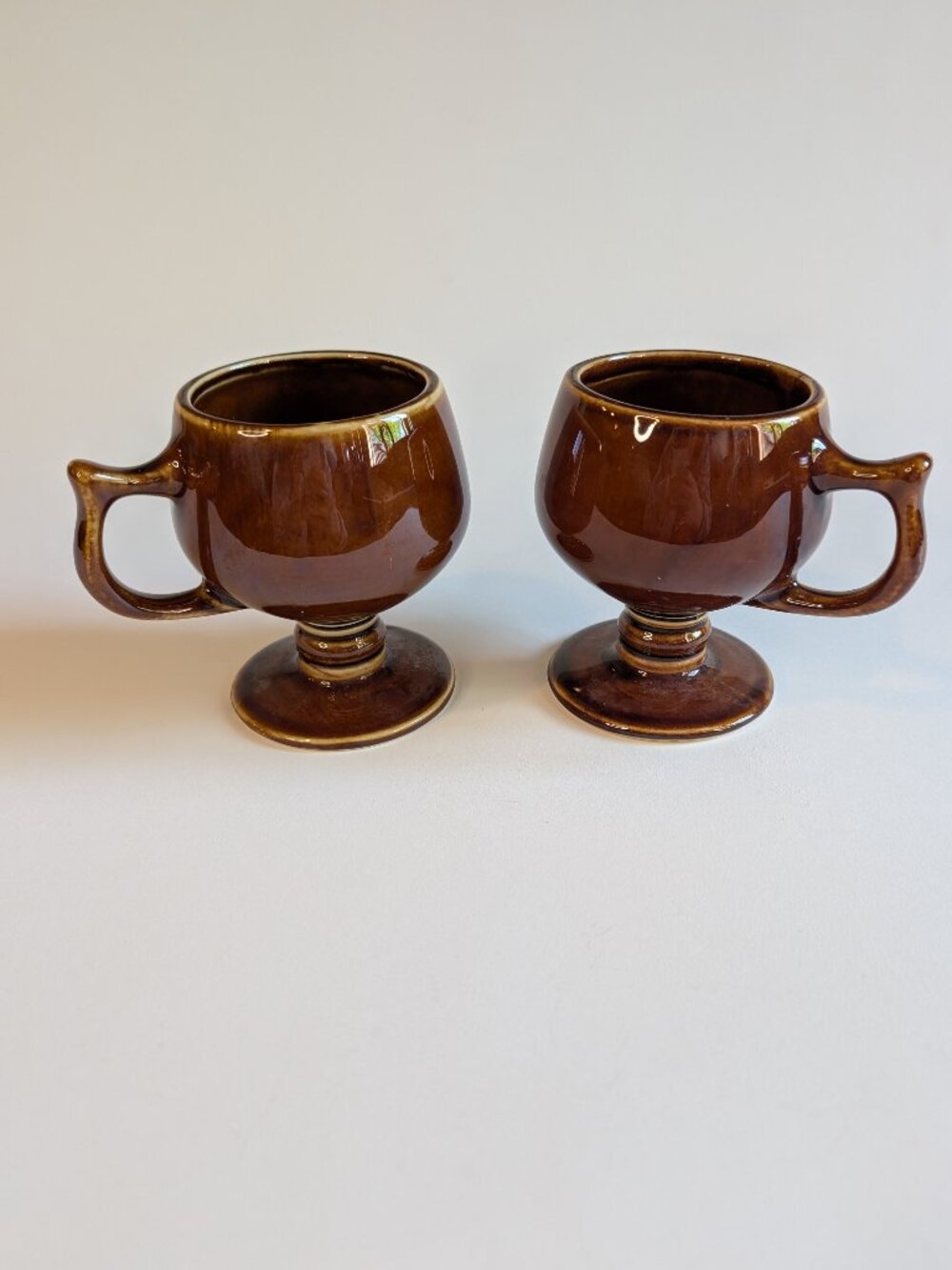 2 Vintage Mid Century Modern Hull Pottery Drip Glaze Pedestal Coffee Mugs 2274